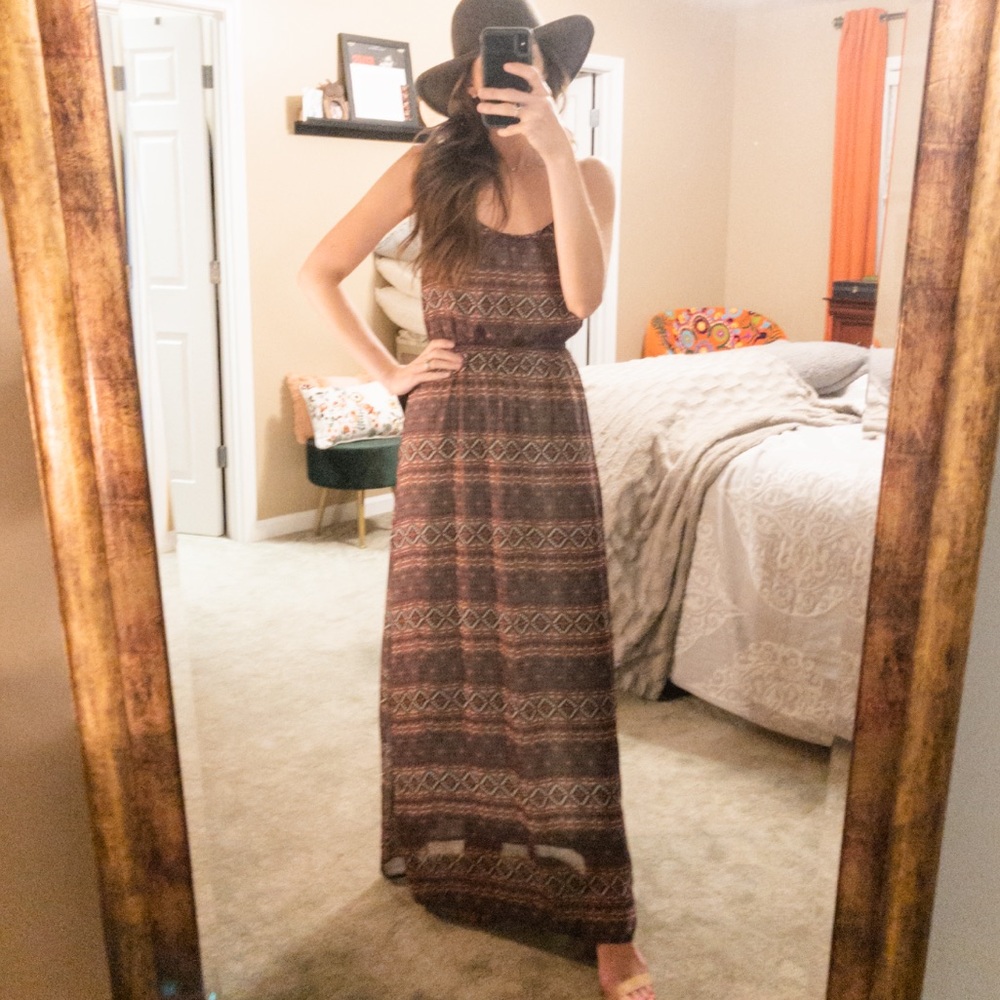 Burgundy geometric maxi w/strappy Open Back. Small